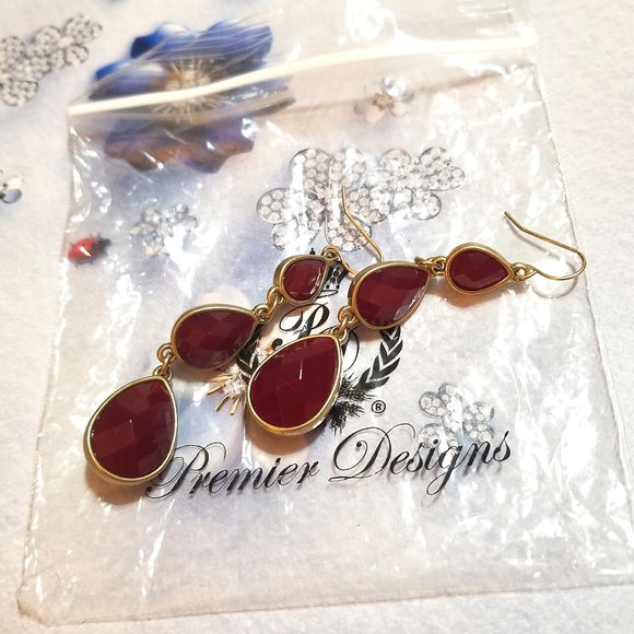 NEW Premier Designs Long Ruby Red Dangle Earrings - Picture 3 of 5